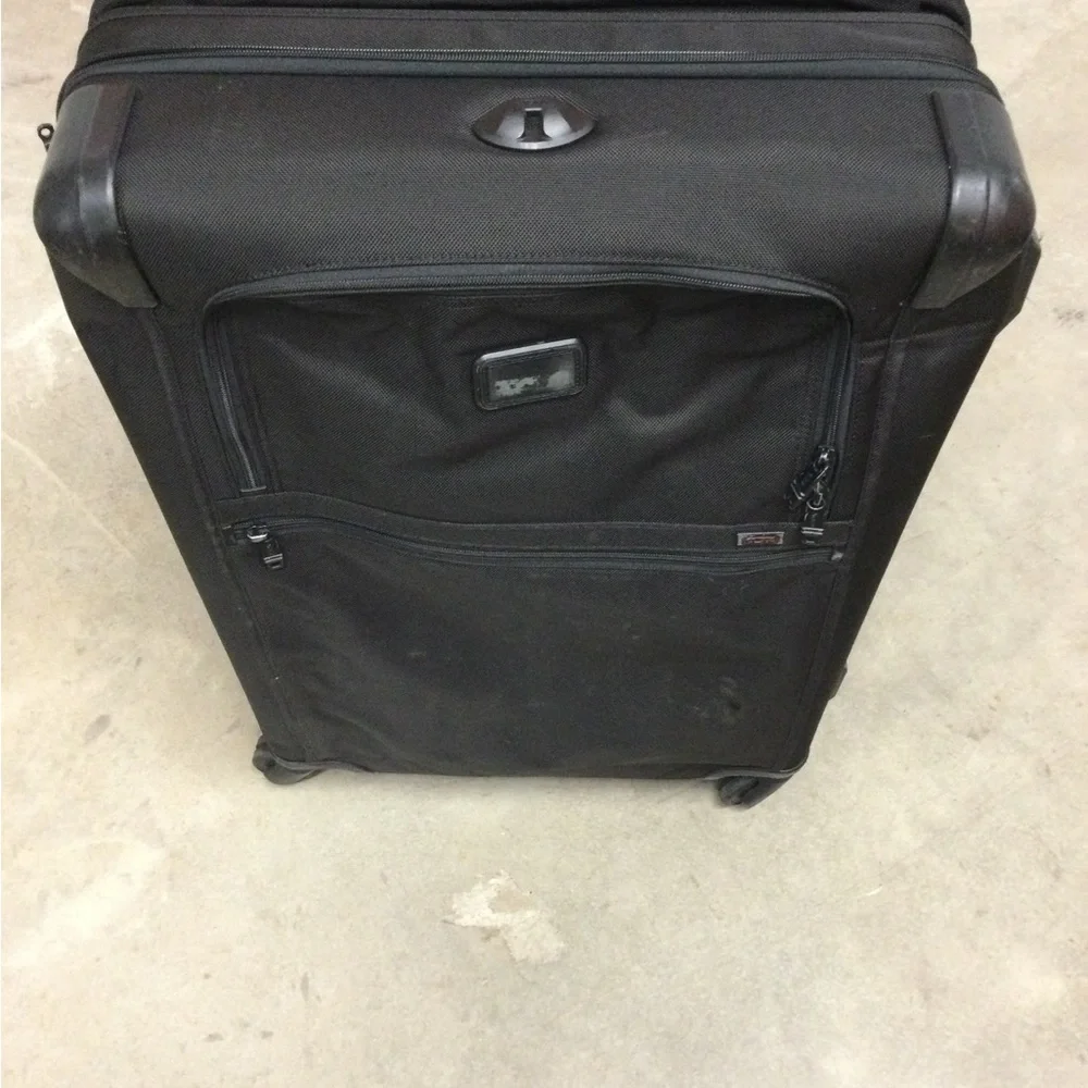 Classic Black Rolling Travel Suitcase - Unbranded